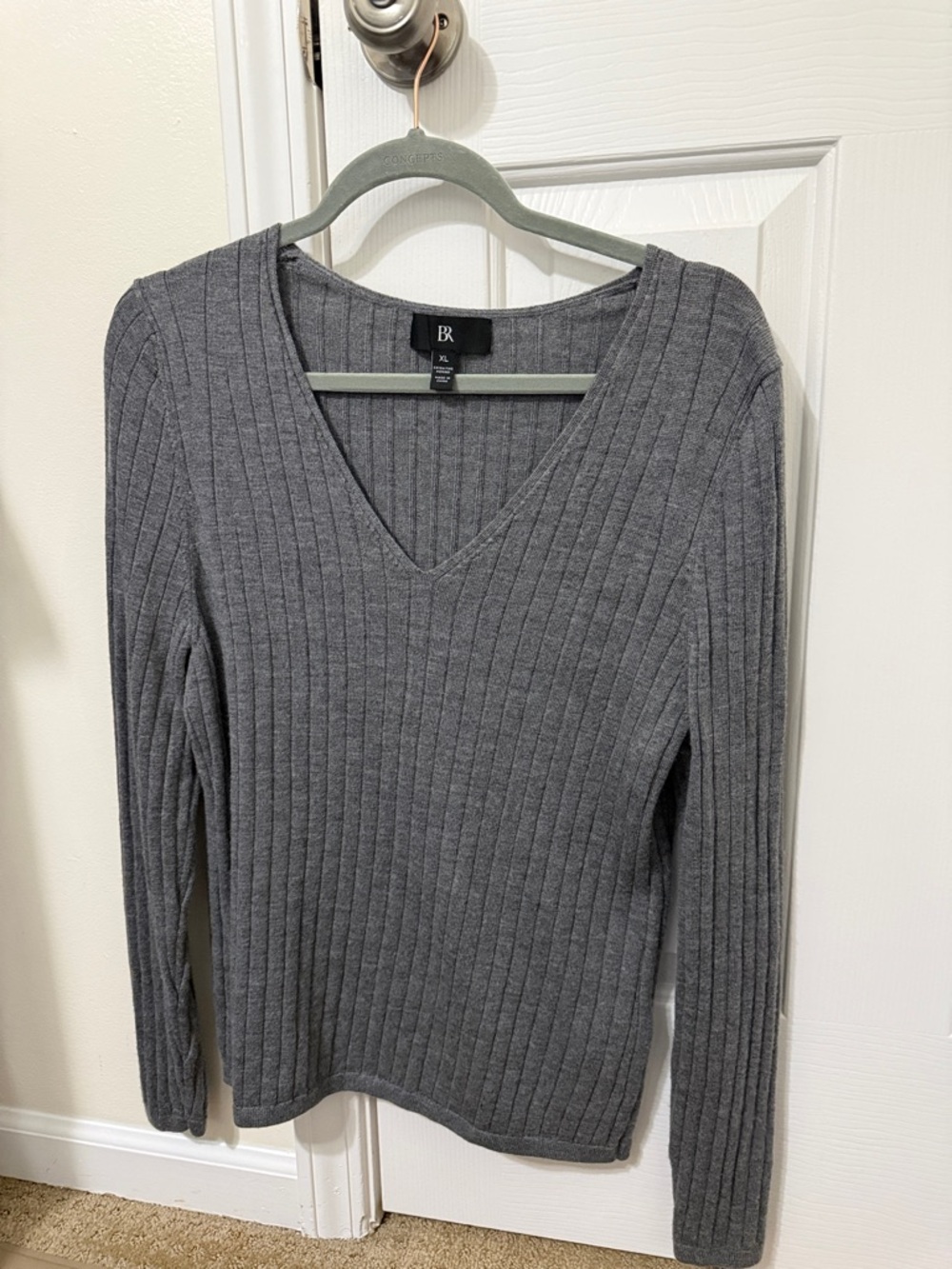 Banana Republic Women's Ribbed V-Neck Sweater in Gray